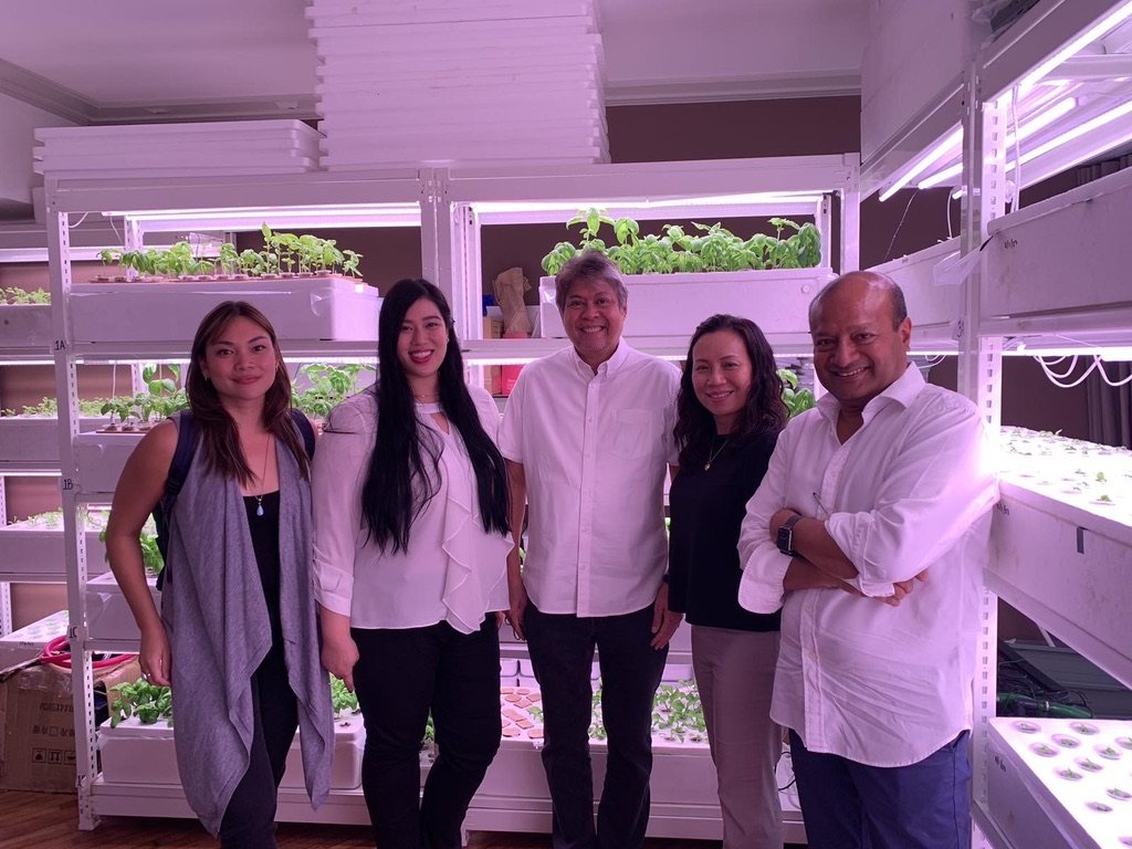 Senator Kiko Pangilinan visiting the GIY grow room in Manila, with basil growing under LED racks
